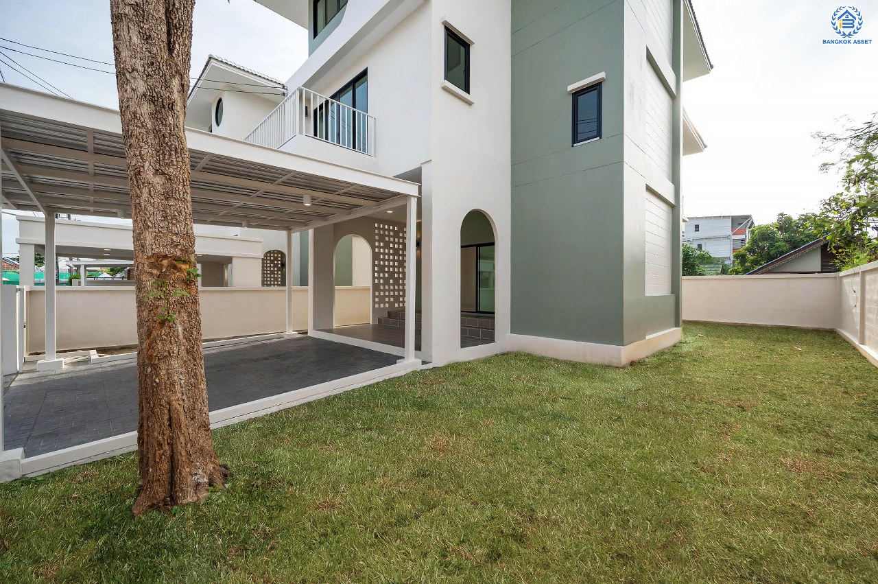 บ้านมือสองตกแต่งใหม่ โครงการ มณธานี บางแค บ้านเดี่ยว 3 ชั้นหลังมุม ดีไซน์หรูหรา เนื้อที่กว้าง 65.6 ตร.ว. พื้นที่ใช้สอย 240 ตร.ม. ฟังก์ชัน 5 ห้องนอน 4 ห้องน้ำ 2 ที่จอดรถ ฟังก์ชันครบตอบทุกไลฟ์สไตล์ บนทำเลศักยภาพ เชื่อมต่อถนนกาญจนาภิเษก ใกล้เดอะมอลล์บางแค ใกล้รถไฟฟ้าสายสีน้ำเงิน "สถานีหลักสอง" และจุดขึ้นทางด่วน "กาญจนาภิเษก"